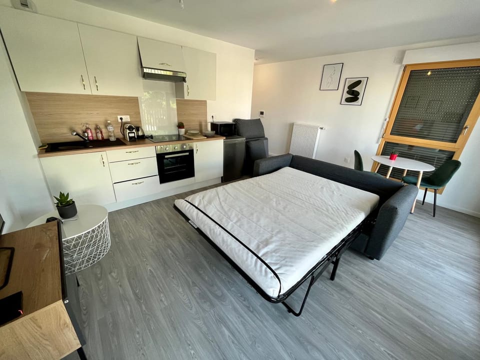 Bed, Living room, Seating area