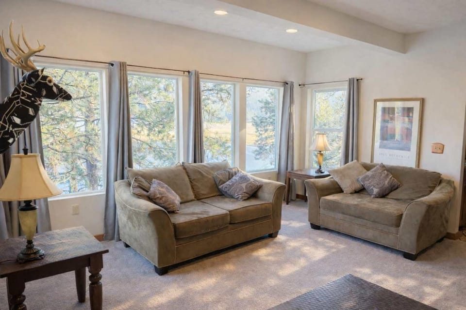 Day, Living room, Seating area, Garden view, furniture