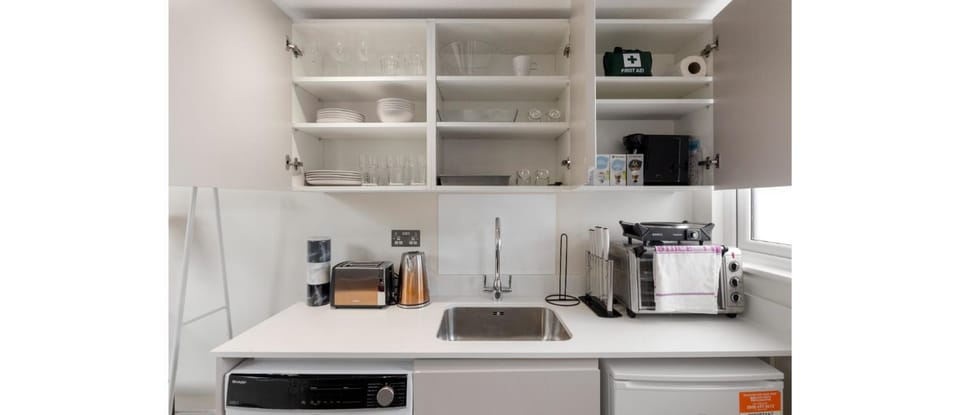 Coffee/tea facilities, Kitchen or kitchenette, oven, toaster