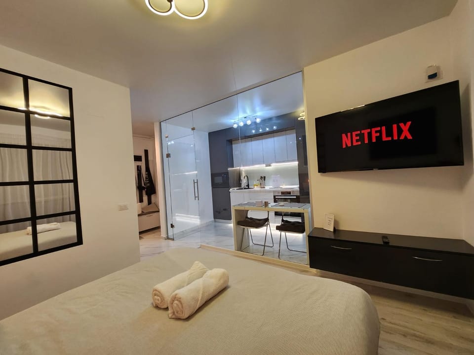 TV and multimedia, Photo of the whole room, Bedroom, towels