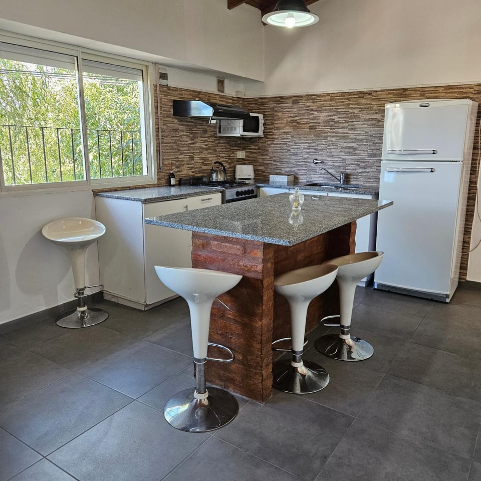 Kitchen or kitchenette, Dining area, minibar, pet friendly, stove