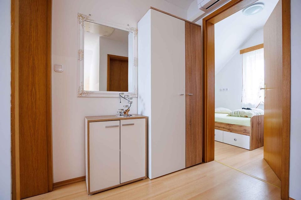 Holiday home in Adlesici - Dolenjska & Bela krajina Unter- & Weißkrain 44970 House in Slovenia