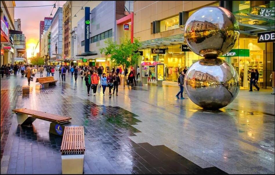 The heart of the CBD - 2BR Modern Apt Wi-Fi Apartment in Adelaide