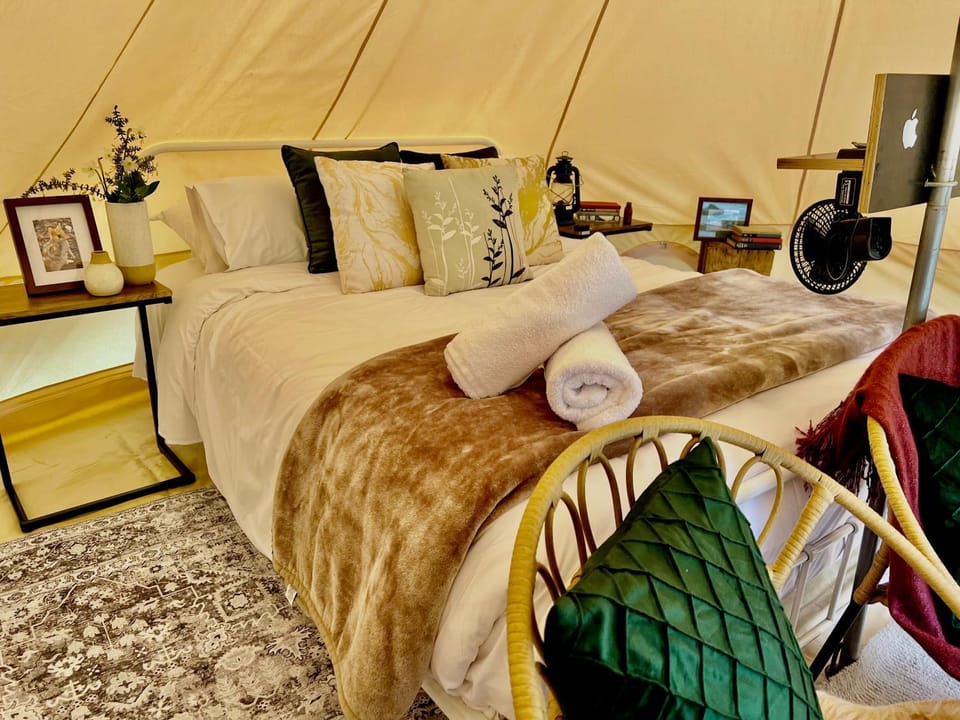 Base Glamp Bruny - Heated Tents for 8 People Luxury tent in South Bruny