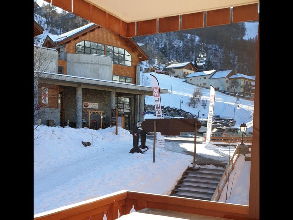 Charmant T2 cabine pour 4 pers., balcon sud-est, Wifi à Valloire - FR-1-263-531 Cabin in Auvergne-Rhône-Alpes