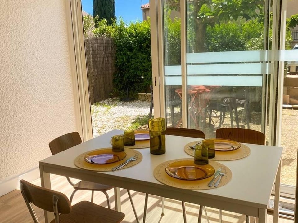Charmant T2 avec Jardinet, Parking Privé, à 150m de la Plage – Sud, 4 Pers. - FR-1-701-68 Apartment in Occitanie