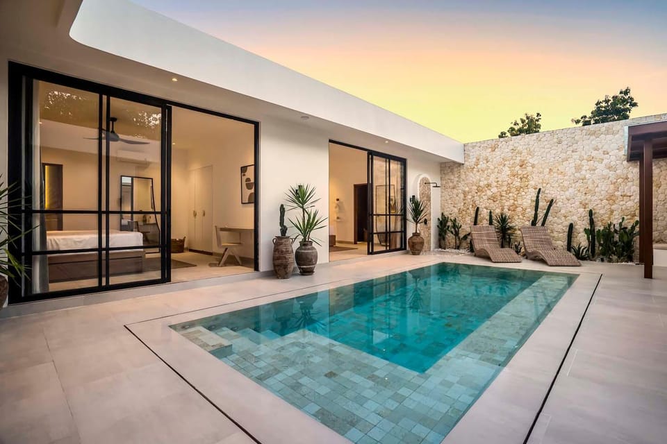 Swimming pool, sunbed