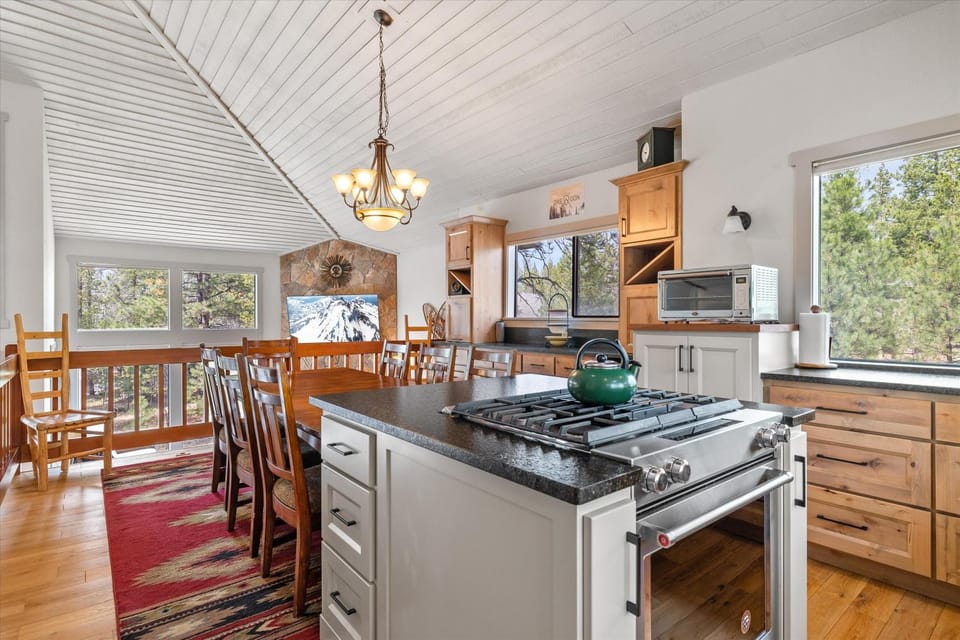 Kitchen or kitchenette, Dining area, dishwasher, minibar, oven, pet friendly, stove, toaster