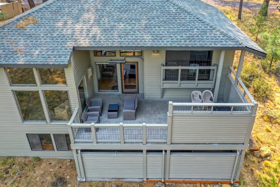 Property building, Patio, View (from property/room), Balcony/Terrace, Garden view