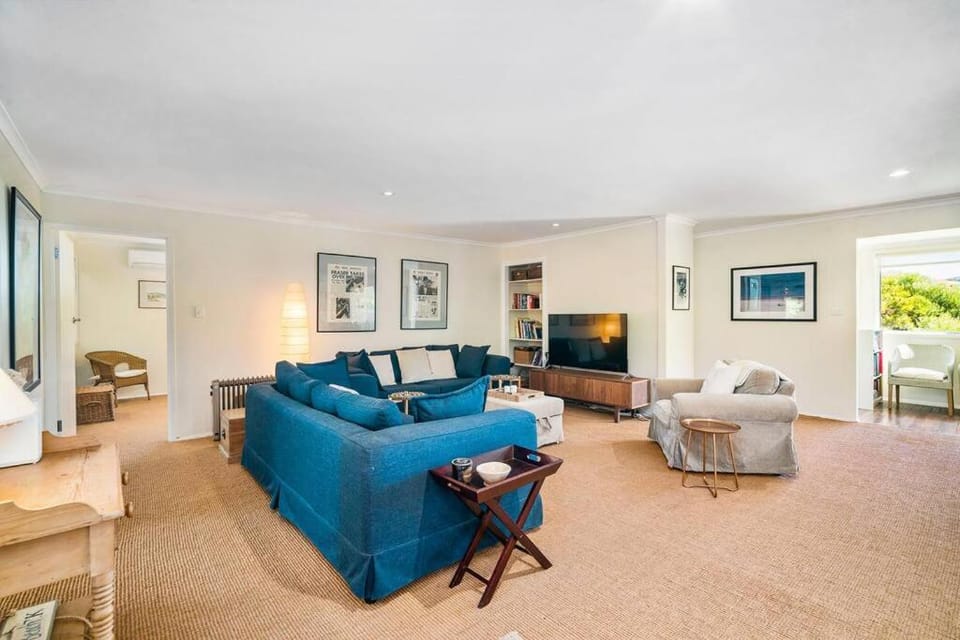 'The Love Shack' Pet-Friendly Beach Bungalow House in Mitchell Drive