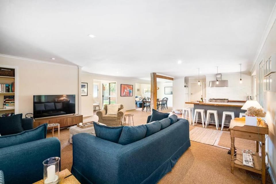 'The Love Shack' Pet-Friendly Beach Bungalow House in Mitchell Drive