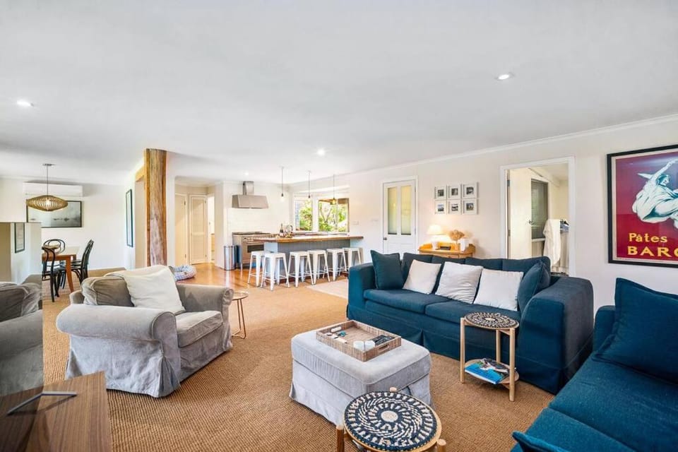 'The Love Shack' Pet-Friendly Beach Bungalow House in Mitchell Drive