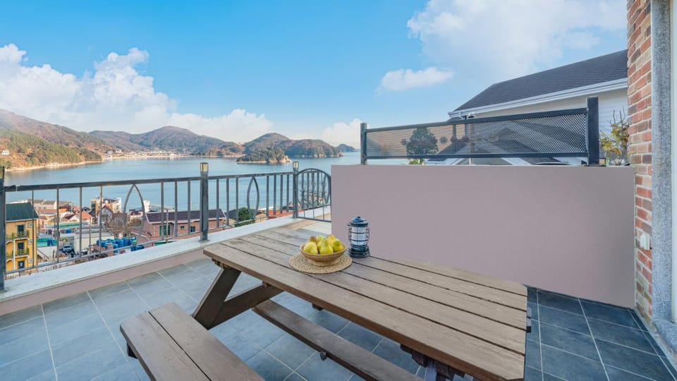 Patio, Day, Natural landscape, View (from property/room), Balcony/Terrace, Dining area, Lake view, Mountain view, River view, Sea view