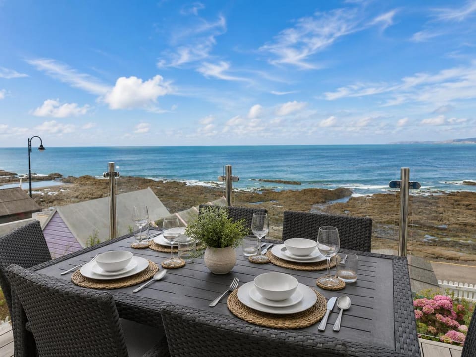 Sea Breeze Stay - 3-Bed Coastal Gem with Private Balcony - Westward Ho! House in Westward Ho