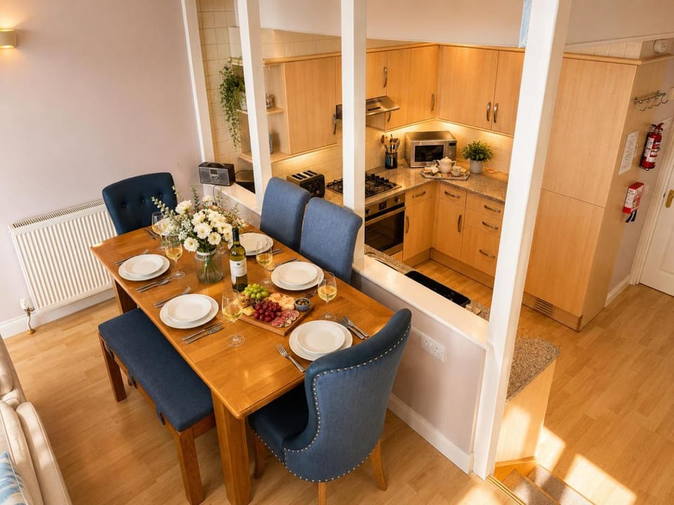 Sea Breeze Stay - 3-Bed Coastal Gem with Private Balcony - Westward Ho! House in Westward Ho