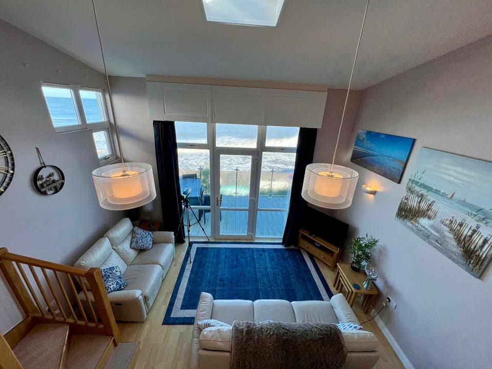 Sea Breeze Stay - 3-Bed Coastal Gem with Private Balcony - Westward Ho! House in Westward Ho