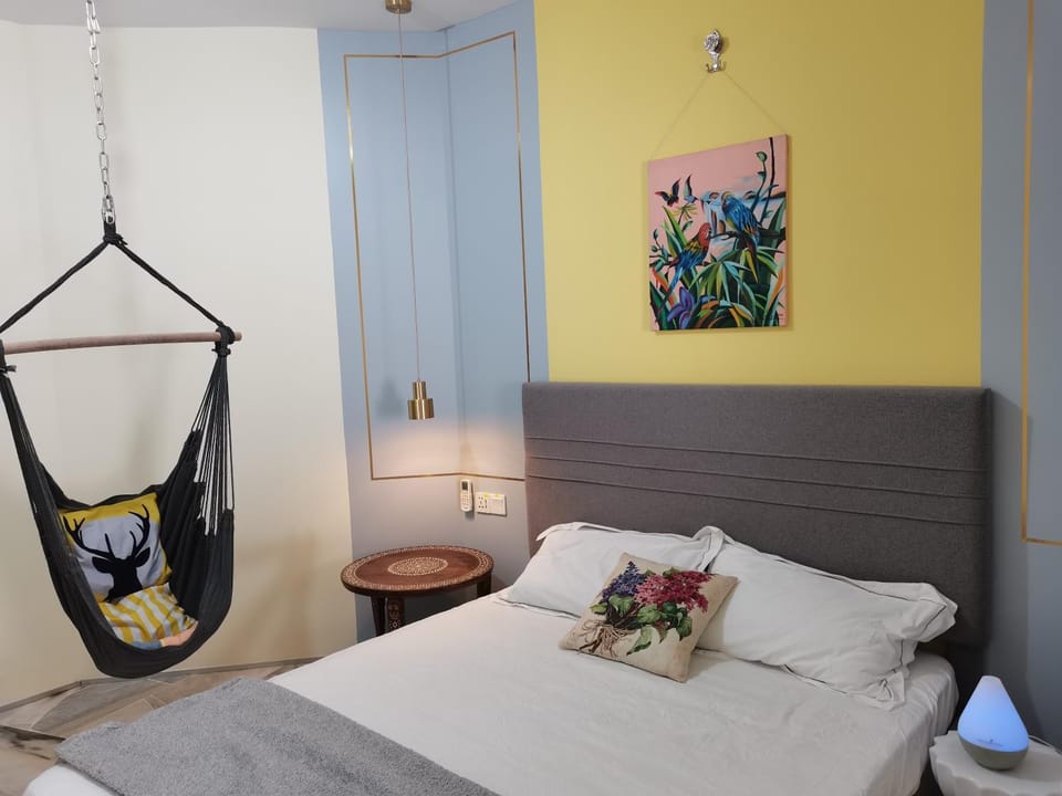 Bed, Photo of the whole room, Decorative detail, Bedroom