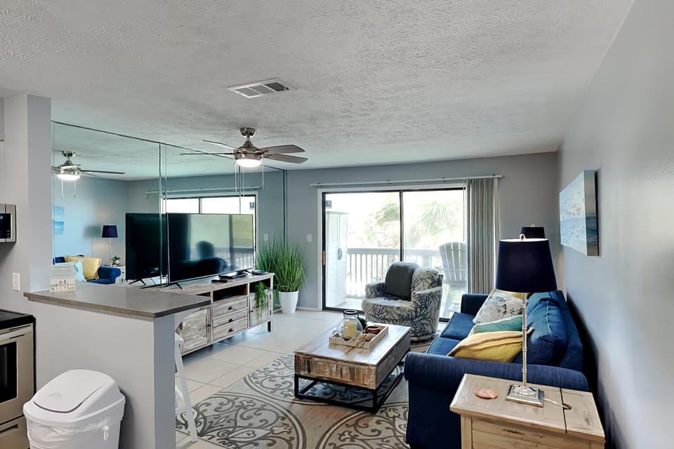TV and multimedia, Balcony/Terrace, Living room, Seating area, furniture