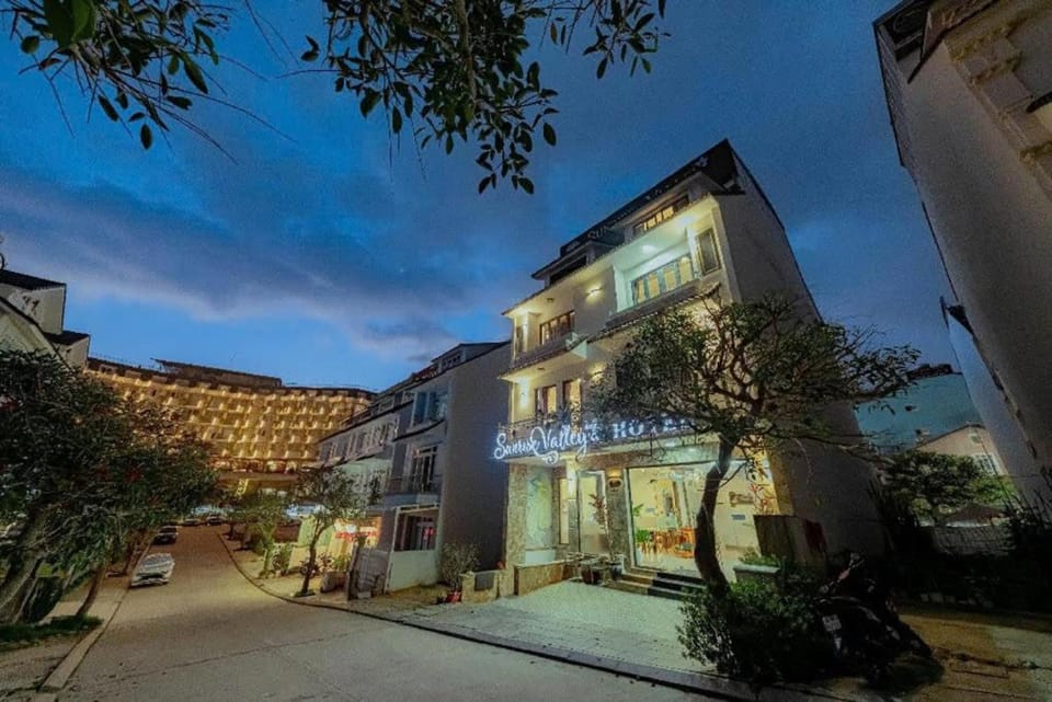 Property building, Night