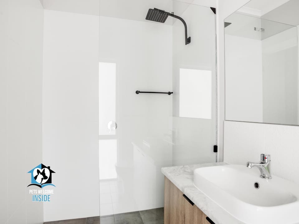 Shower, Bathroom, towels