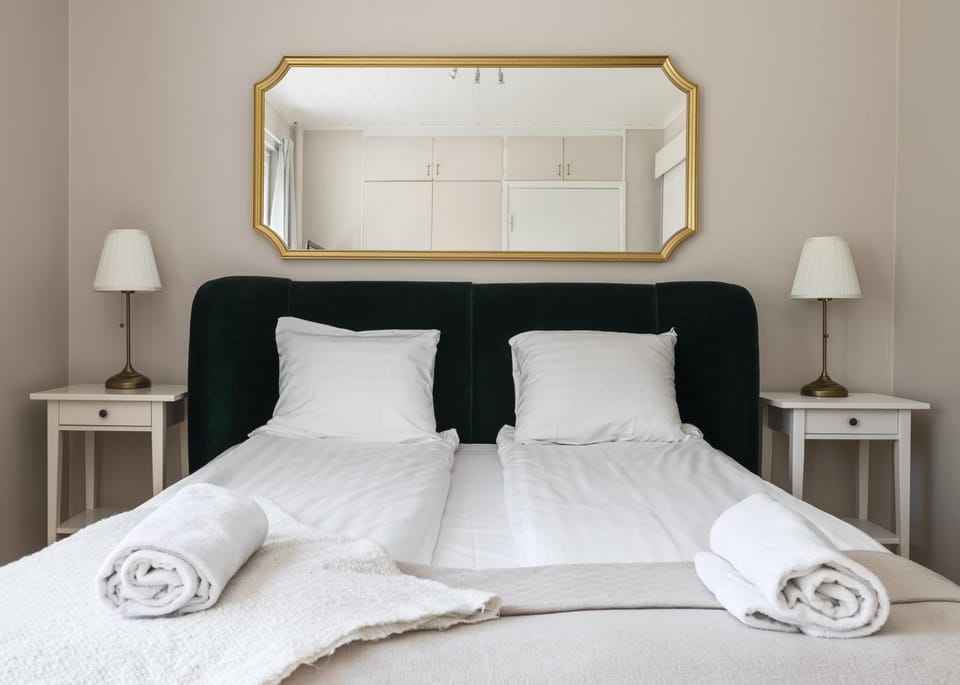 Bed, Photo of the whole room, Decorative detail, Bedroom, towels