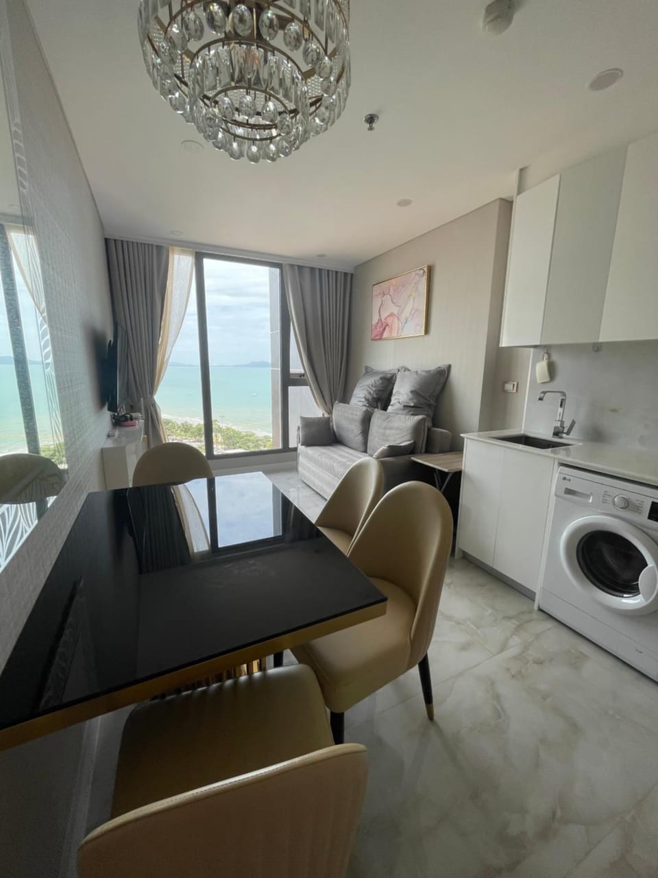 Copacabana Pattaya high floor Apartment in Pattaya City