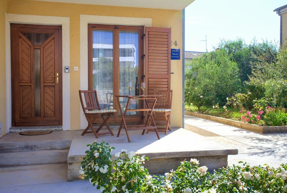 Balcony/Terrace, Garden view