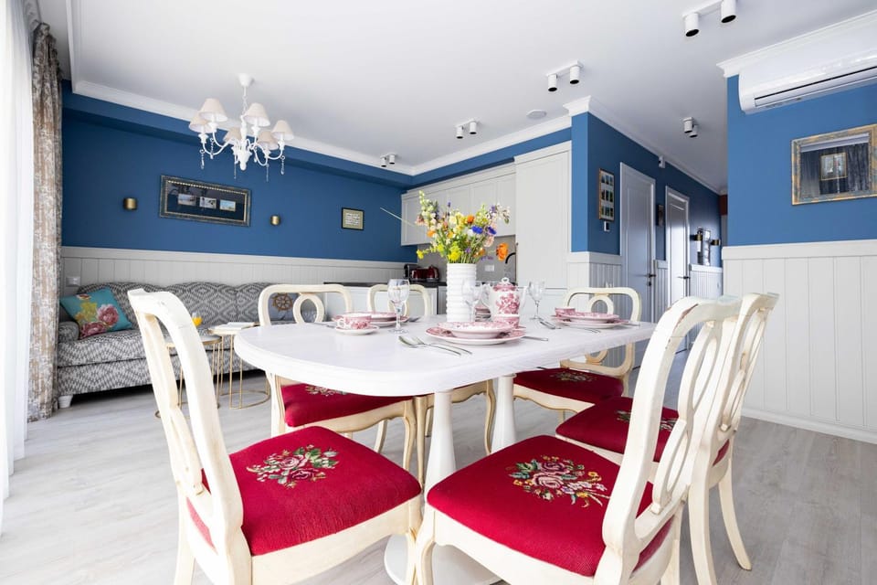 Living room, Dining area
