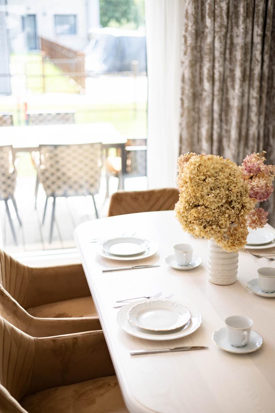 Living room, Dining area, Food