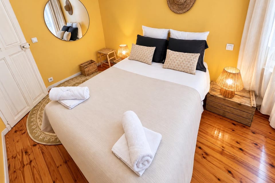 Bed, Photo of the whole room, Bedroom, towels