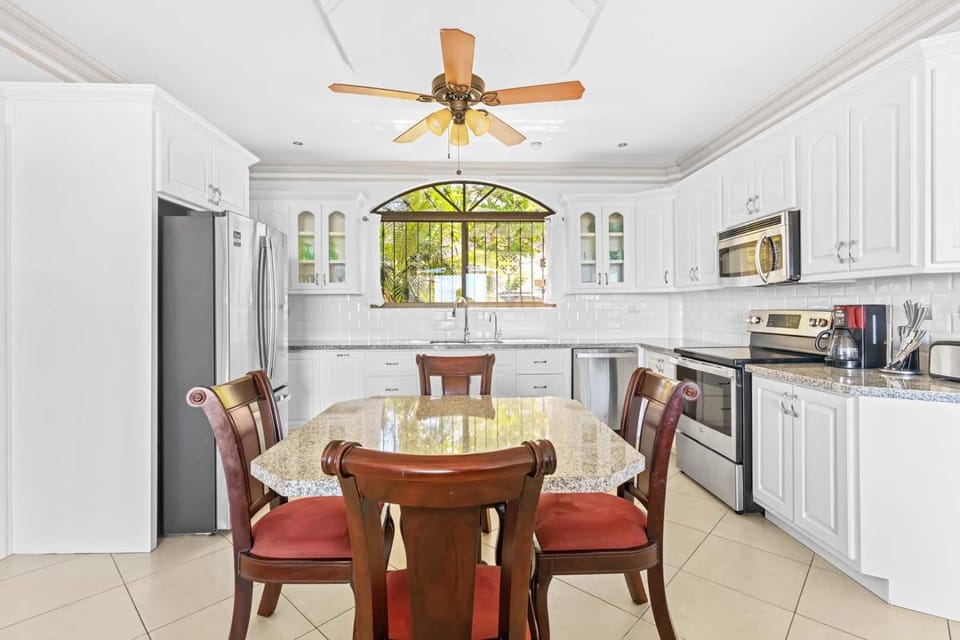 Casa Blanca Two Bedroom,Two Bath Oceanview Condo House in Coco