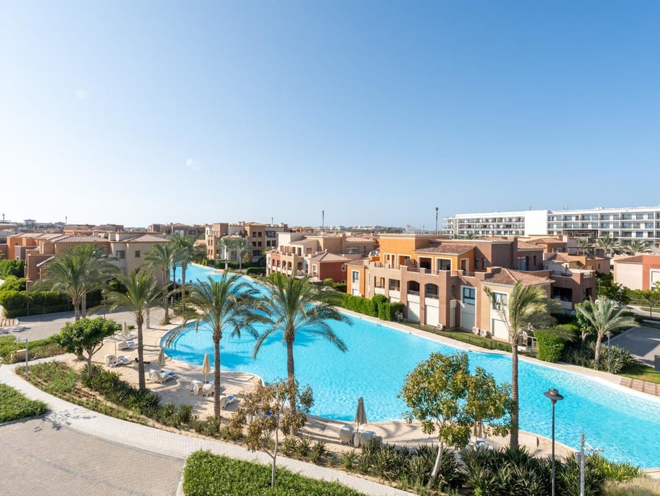 Property building, Neighbourhood, Natural landscape, Pool view, Street view