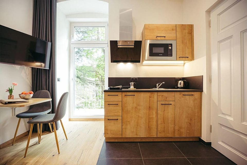 Kitchen or kitchenette, Living room