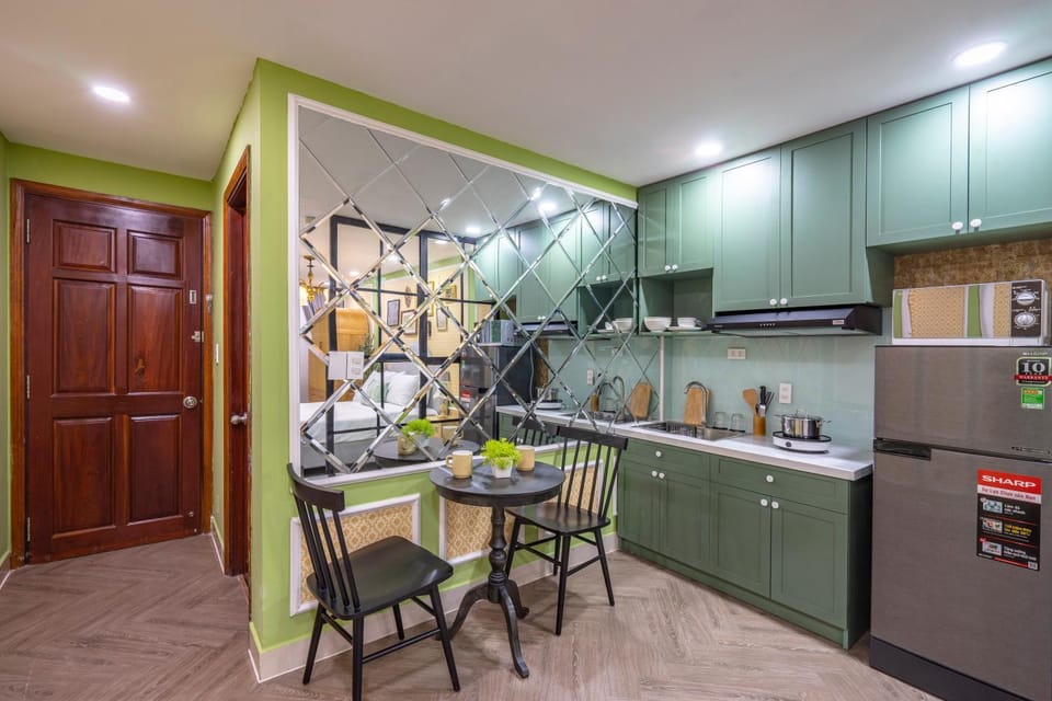 Kitchen or kitchenette, Dining area, minibar