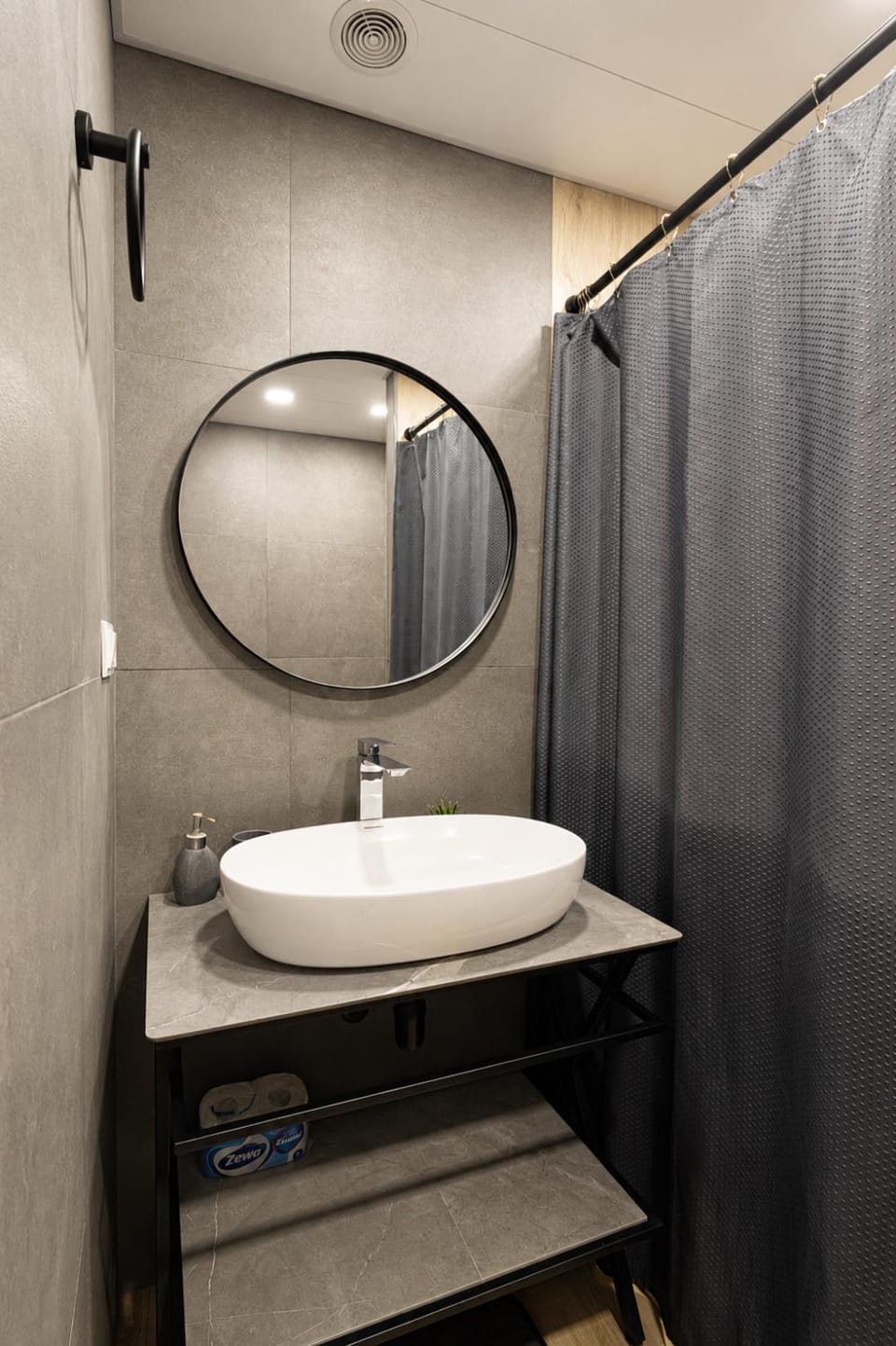 Toilet, Bathroom, Public Bath, Public Bath, Bath, storage, towels, towels