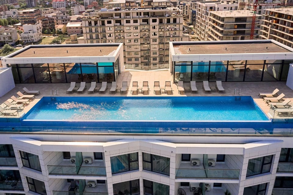 The Point Studio in Infinity Spa&Pools Resort - parking Apartment in Constanța County