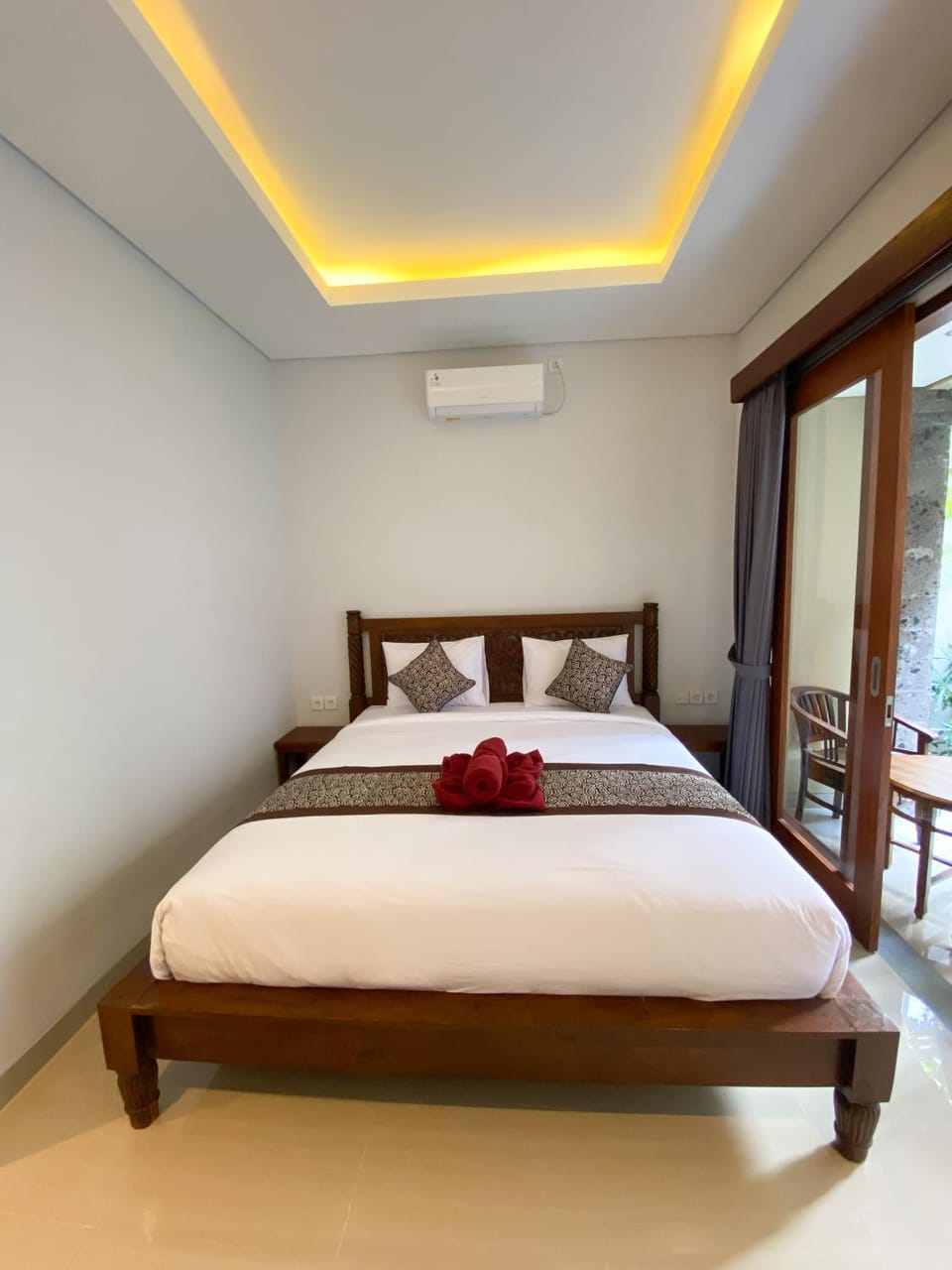 Bed, Bedroom, towels, air conditioner