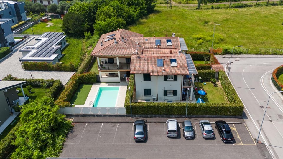 Timetofreedom Apartment with private garden & Pool Apartment in Peschiera del Garda