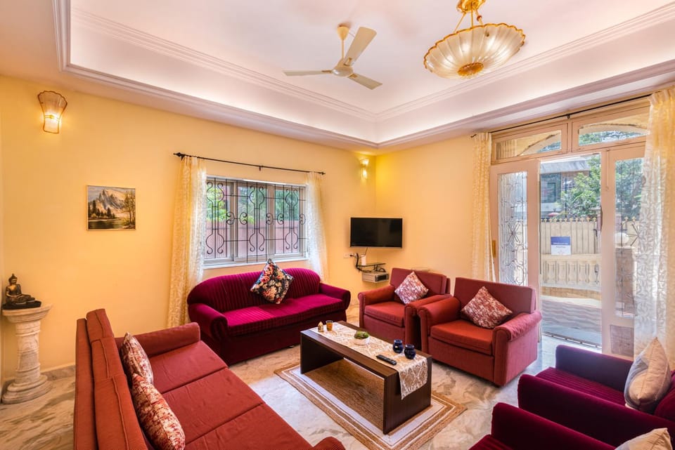 TV and multimedia, Living room, Seating area, City view, fireplace, fireplace, hair dresser