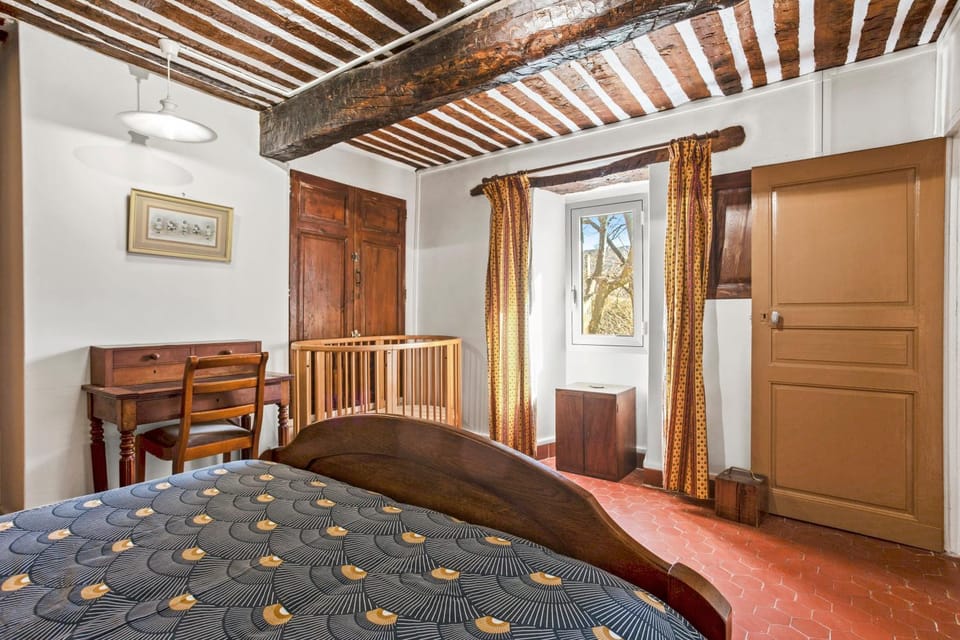 Property building, Living room, Bedroom