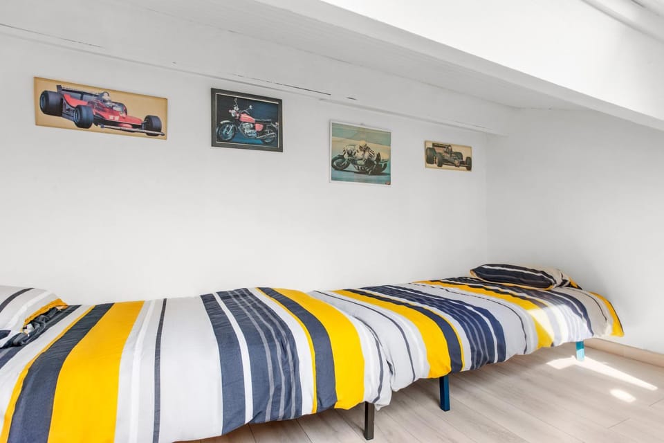 Property building, Living room, Bedroom