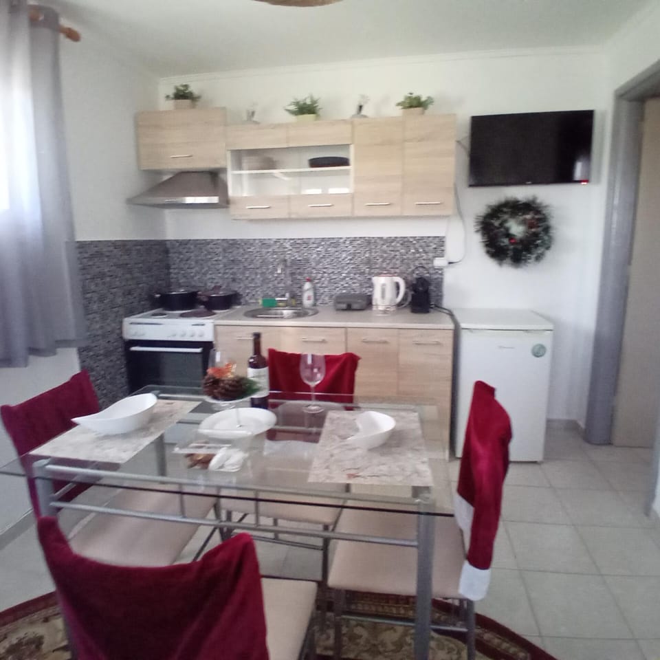 white house Apartment in Islands