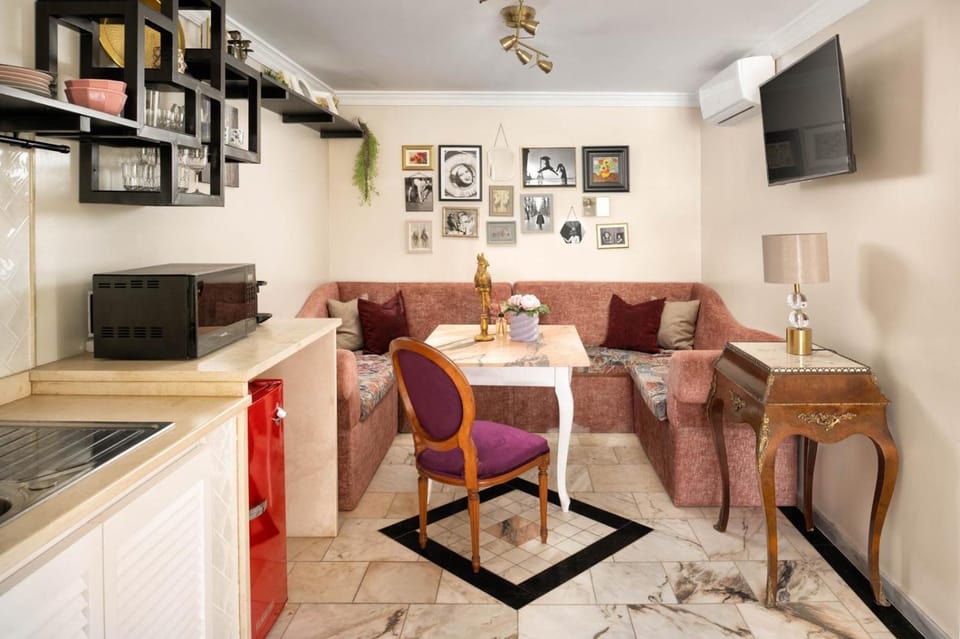 Kitchen or kitchenette, Living room, Dining area