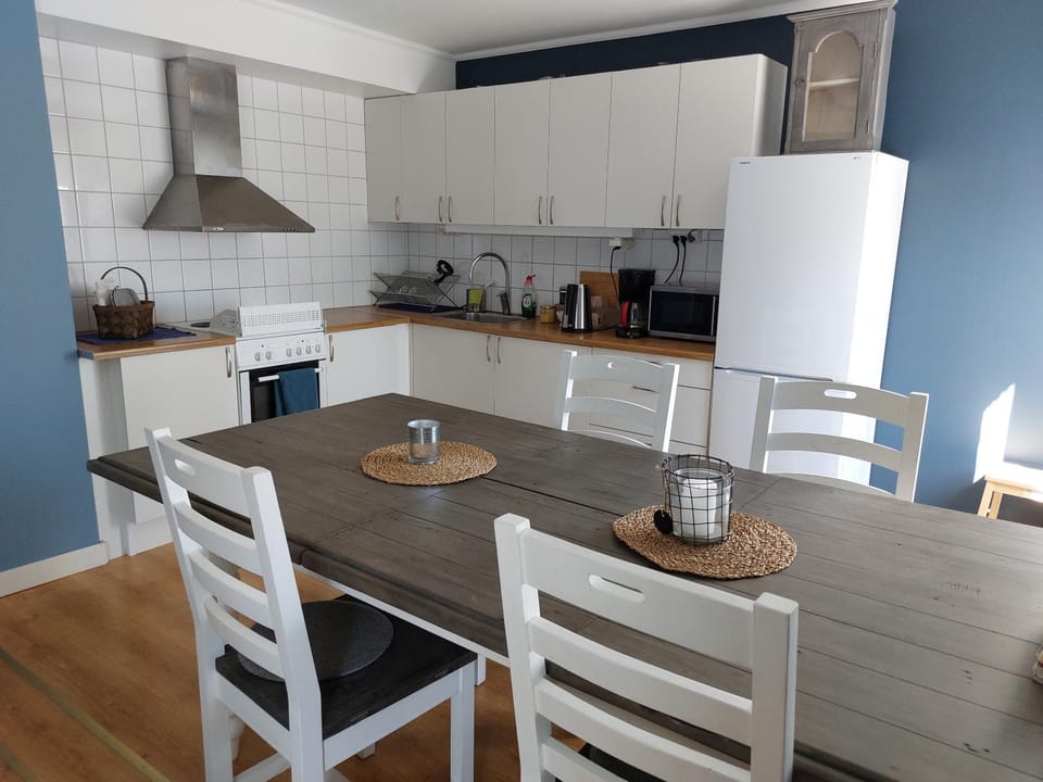Coffee/tea facilities, Kitchen or kitchenette, Kitchen or kitchenette, Dining area, minibar, pet friendly