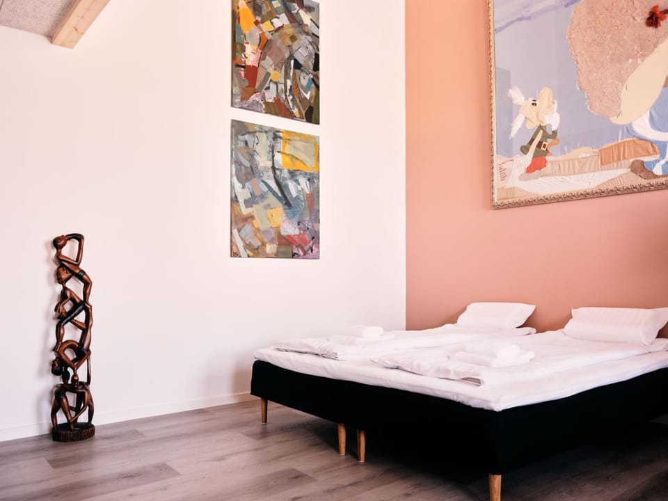 Bed, Decorative detail, Bedroom, towels