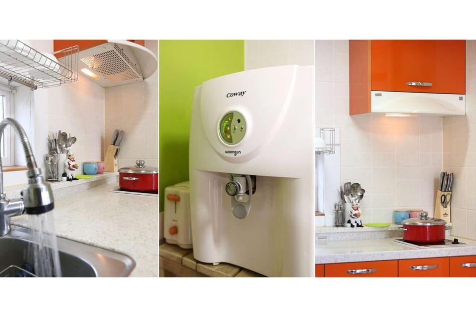Kitchen or kitchenette, minibar, stove