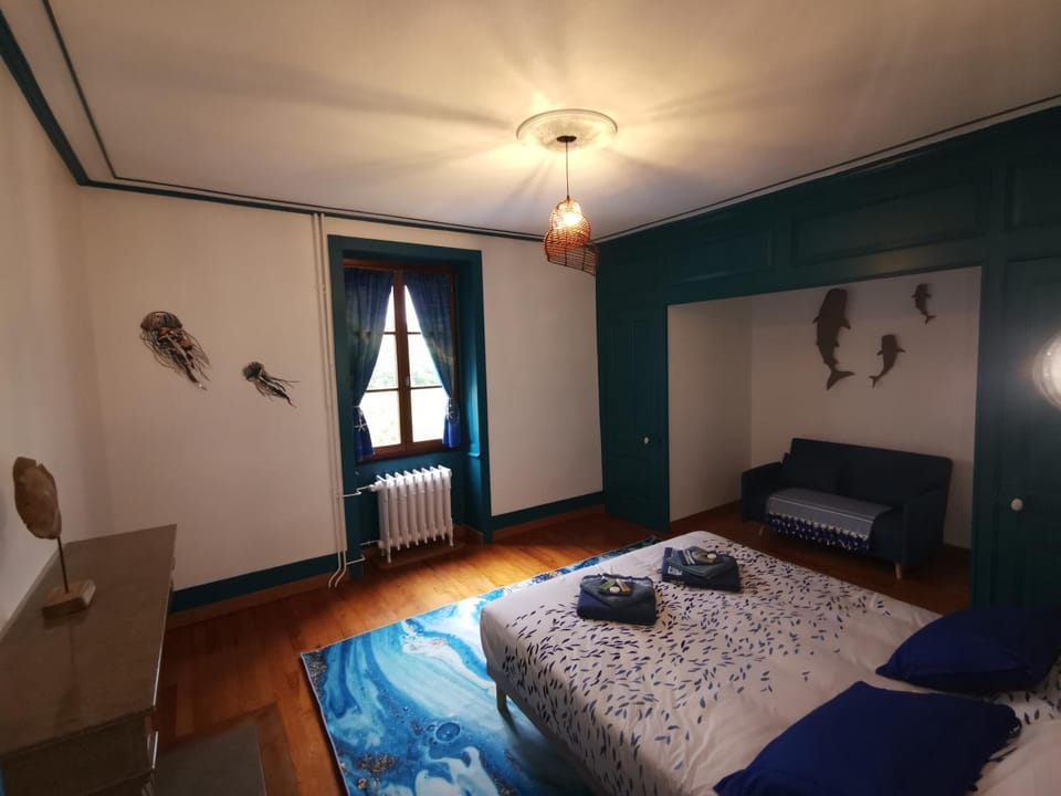 Bed, Night, Photo of the whole room, Bedroom