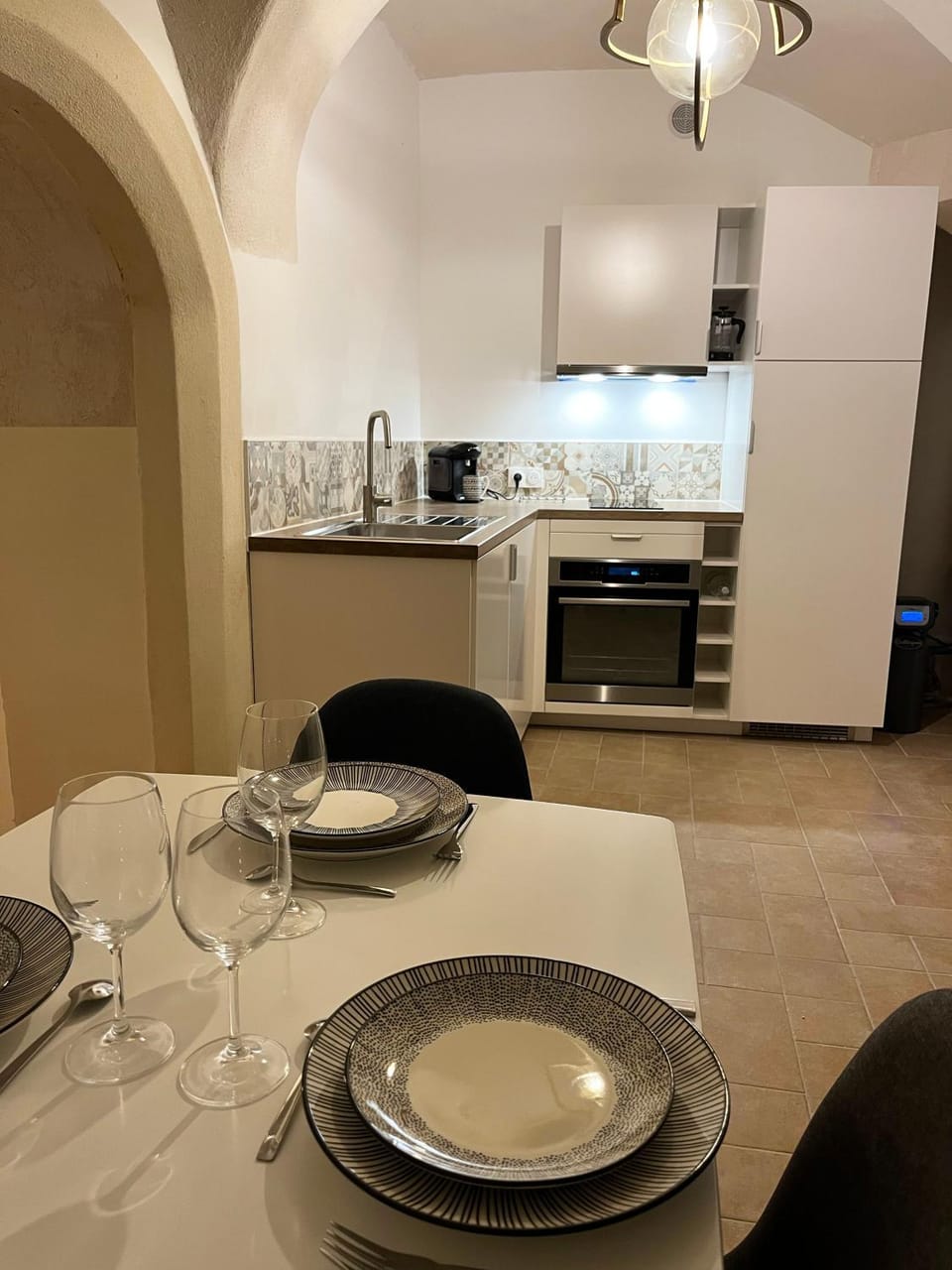 Kitchen or kitchenette, Dining area