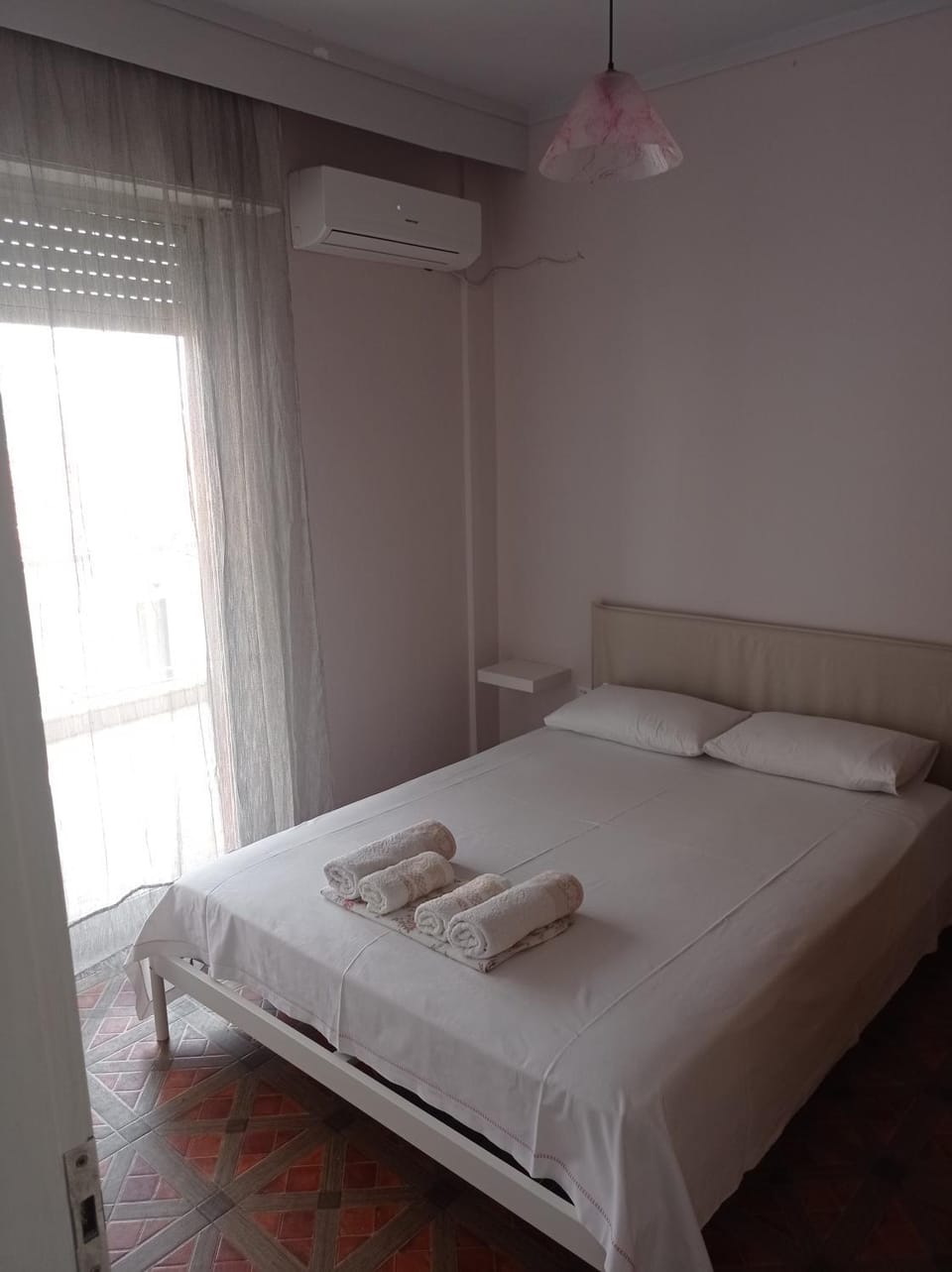 Bed, Bedroom, towels, air conditioner