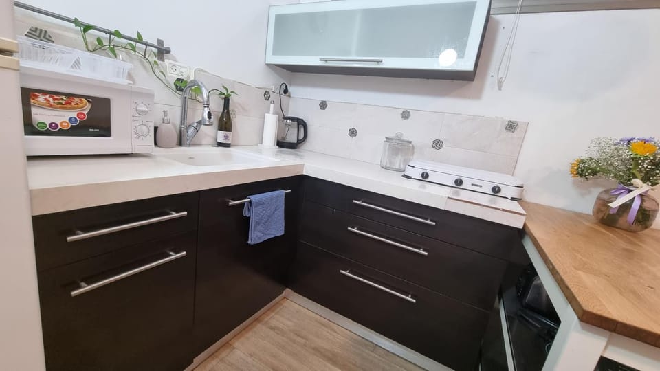 Luxury peaceful, free parking with security room Mamad Apartment in Center District